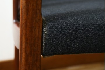 中古　希少な廃番品!　カリモク家具(karimoku)　最上位シリーズ「ビベンテ」　花梨(カリン)材　なめらかな曲線を描くフレームが魅力のダイニングチェア2脚セット　(R-087332)