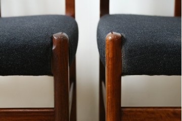 中古　希少な廃番品!　カリモク家具(karimoku)　最上位シリーズ「ビベンテ」　花梨(カリン)材　なめらかな曲線を描くフレームが魅力のダイニングチェア2脚セット　(R-087332)
