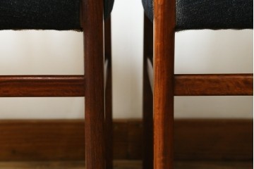 中古　希少な廃番品!　カリモク家具(karimoku)　最上位シリーズ「ビベンテ」　花梨(カリン)材　なめらかな曲線を描くフレームが魅力のダイニングチェア2脚セット　(R-087332)