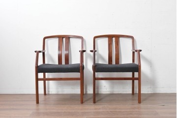 中古　希少な廃番品!　カリモク家具(karimoku)　最上位シリーズ「ビベンテ」　花梨(カリン)材　なめらかな曲線を描くフレームが魅力のアームチェア2脚セット　(R-087334)