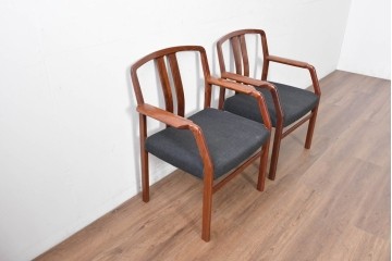 中古　希少な廃番品!　カリモク家具(karimoku)　最上位シリーズ「ビベンテ」　花梨(カリン)材　なめらかな曲線を描くフレームが魅力のアームチェア2脚セット　(R-087334)