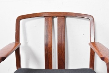 中古　希少な廃番品!　カリモク家具(karimoku)　最上位シリーズ「ビベンテ」　花梨(カリン)材　なめらかな曲線を描くフレームが魅力のアームチェア2脚セット　(R-087334)