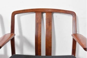 中古　希少な廃番品!　カリモク家具(karimoku)　最上位シリーズ「ビベンテ」　花梨(カリン)材　なめらかな曲線を描くフレームが魅力のアームチェア2脚セット　(R-087334)