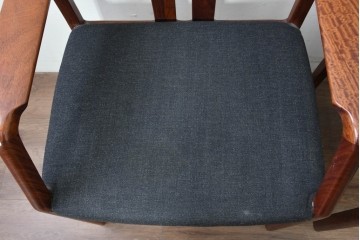 中古　希少な廃番品!　カリモク家具(karimoku)　最上位シリーズ「ビベンテ」　花梨(カリン)材　なめらかな曲線を描くフレームが魅力のアームチェア2脚セット　(R-087334)