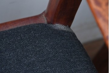 中古　希少な廃番品!　カリモク家具(karimoku)　最上位シリーズ「ビベンテ」　花梨(カリン)材　なめらかな曲線を描くフレームが魅力のアームチェア2脚セット　(R-087334)