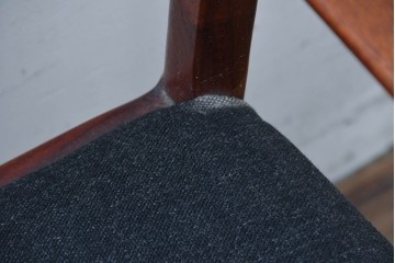 中古　希少な廃番品!　カリモク家具(karimoku)　最上位シリーズ「ビベンテ」　花梨(カリン)材　なめらかな曲線を描くフレームが魅力のアームチェア2脚セット　(R-087334)