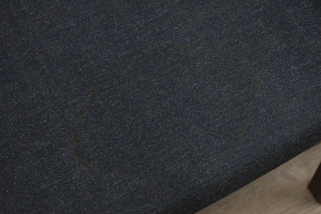 中古　希少な廃番品!　カリモク家具(karimoku)　最上位シリーズ「ビベンテ」　花梨(カリン)材　なめらかな曲線を描くフレームが魅力のアームチェア2脚セット　(R-087334)