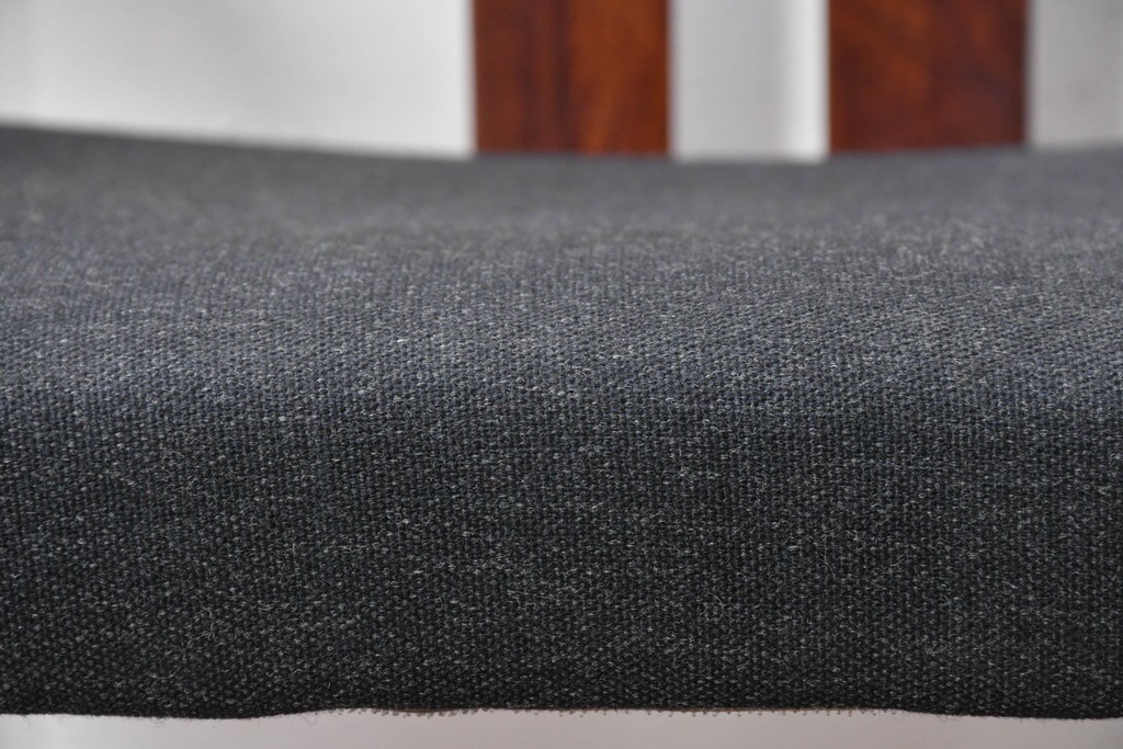 中古　希少な廃番品!　カリモク家具(karimoku)　最上位シリーズ「ビベンテ」　花梨(カリン)材　なめらかな曲線を描くフレームが魅力のアームチェア2脚セット　(R-087334)