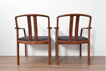 中古　希少な廃番品!　カリモク家具(karimoku)　最上位シリーズ「ビベンテ」　花梨(カリン)材　なめらかな曲線を描くフレームが魅力のアームチェア2脚セット　(R-087334)