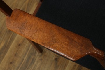 中古　希少な廃番品!　カリモク家具(karimoku)　最上位シリーズ「ビベンテ」　花梨(カリン)材　なめらかな曲線を描くフレームが魅力のアームチェア2脚セット　(R-087334)