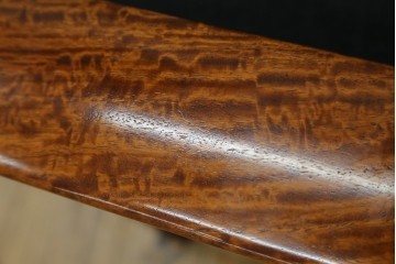 中古　希少な廃番品!　カリモク家具(karimoku)　最上位シリーズ「ビベンテ」　花梨(カリン)材　なめらかな曲線を描くフレームが魅力のアームチェア2脚セット　(R-087334)