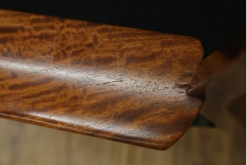 中古　希少な廃番品!　カリモク家具(karimoku)　最上位シリーズ「ビベンテ」　花梨(カリン)材　なめらかな曲線を描くフレームが魅力のアームチェア2脚セット　(R-087334)