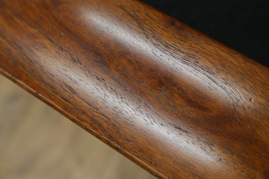 中古　希少な廃番品!　カリモク家具(karimoku)　最上位シリーズ「ビベンテ」　花梨(カリン)材　なめらかな曲線を描くフレームが魅力のアームチェア2脚セット　(R-087334)