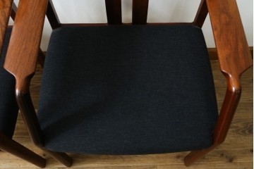 中古　希少な廃番品!　カリモク家具(karimoku)　最上位シリーズ「ビベンテ」　花梨(カリン)材　なめらかな曲線を描くフレームが魅力のアームチェア2脚セット　(R-087334)