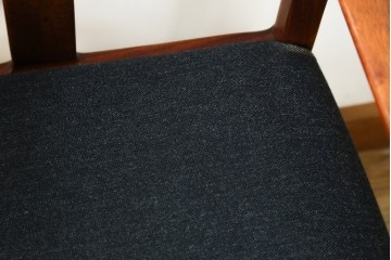 中古　希少な廃番品!　カリモク家具(karimoku)　最上位シリーズ「ビベンテ」　花梨(カリン)材　なめらかな曲線を描くフレームが魅力のアームチェア2脚セット　(R-087334)
