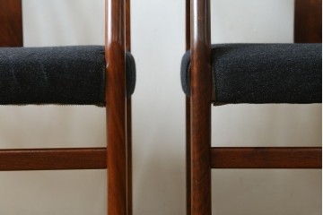 中古　希少な廃番品!　カリモク家具(karimoku)　最上位シリーズ「ビベンテ」　花梨(カリン)材　なめらかな曲線を描くフレームが魅力のアームチェア2脚セット　(R-087334)