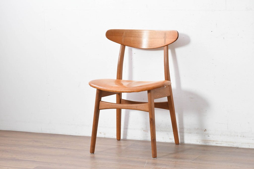 デンマークヴィンテージ　CARL HANSEN & SON(カール・ハンセン&サン)　Hans J. Wegner(ハンス・J・ウェグナー)デザイン　オーク材×チーク材×本革　CH30チェア　(R-087335)