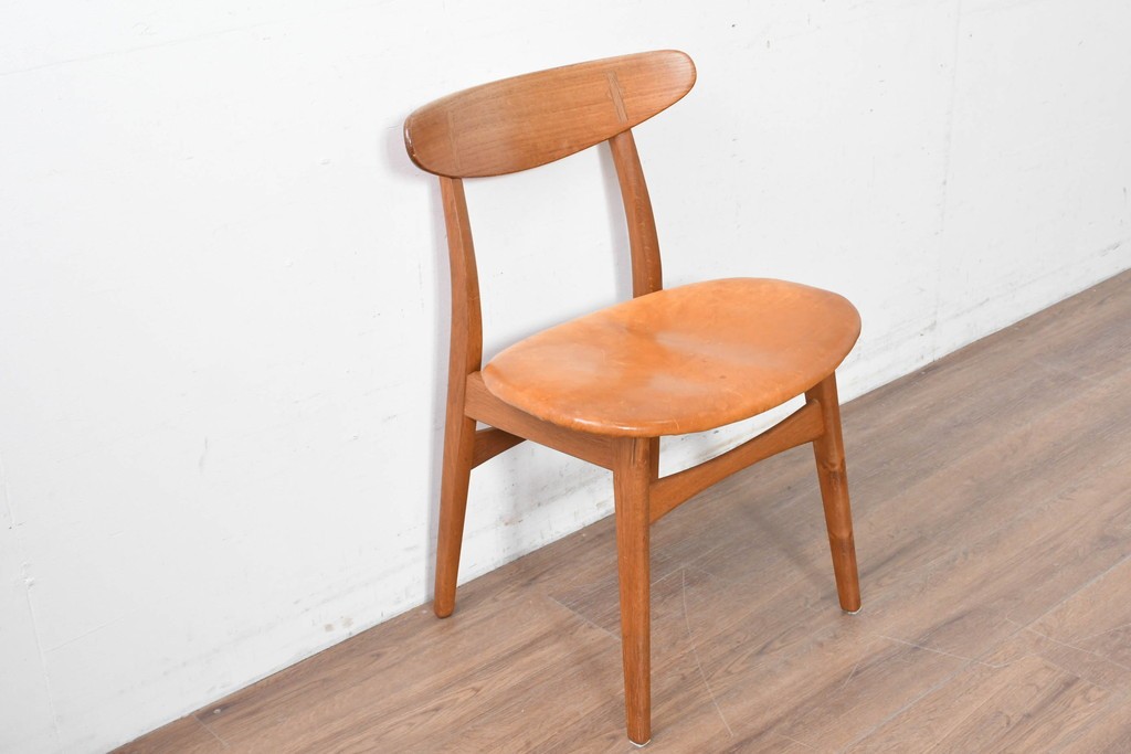 デンマークヴィンテージ　CARL HANSEN & SON(カール・ハンセン&サン)　Hans J. Wegner(ハンス・J・ウェグナー)デザイン　オーク材×チーク材×本革　CH30チェア　(R-087335)