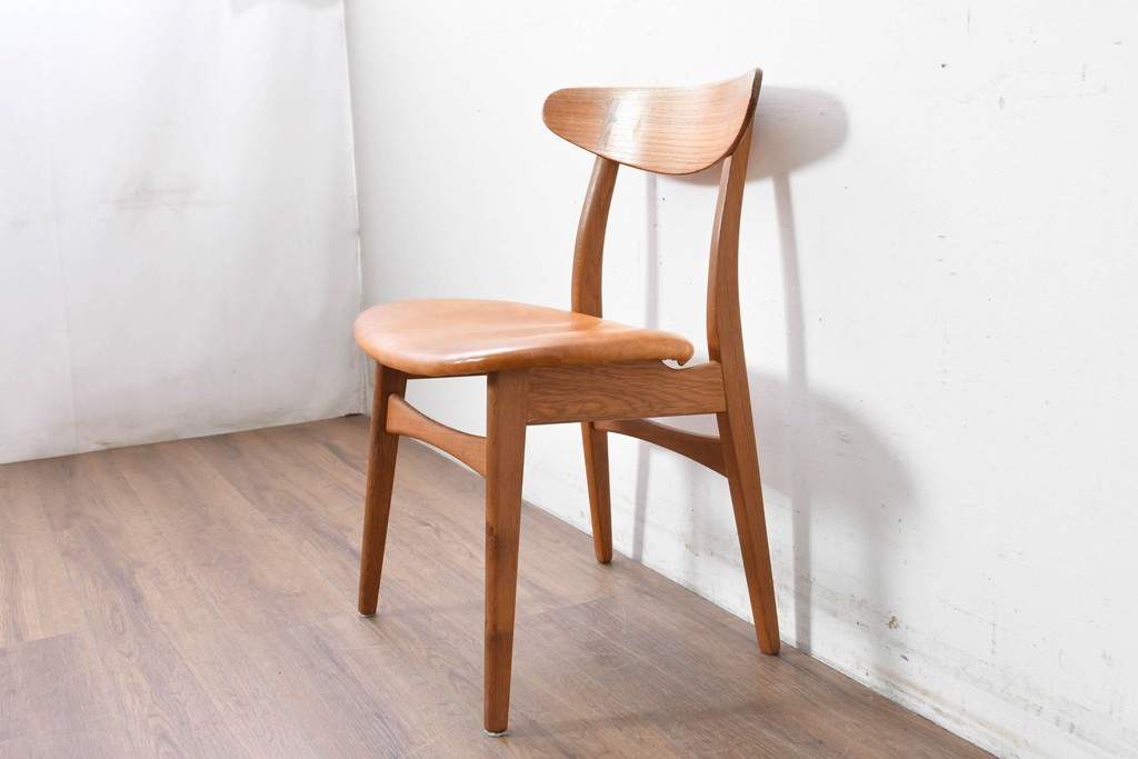 デンマークヴィンテージ　CARL HANSEN & SON(カール・ハンセン&サン)　Hans J. Wegner(ハンス・J・ウェグナー)デザイン　オーク材×チーク材×本革　CH30チェア　(R-087335)
