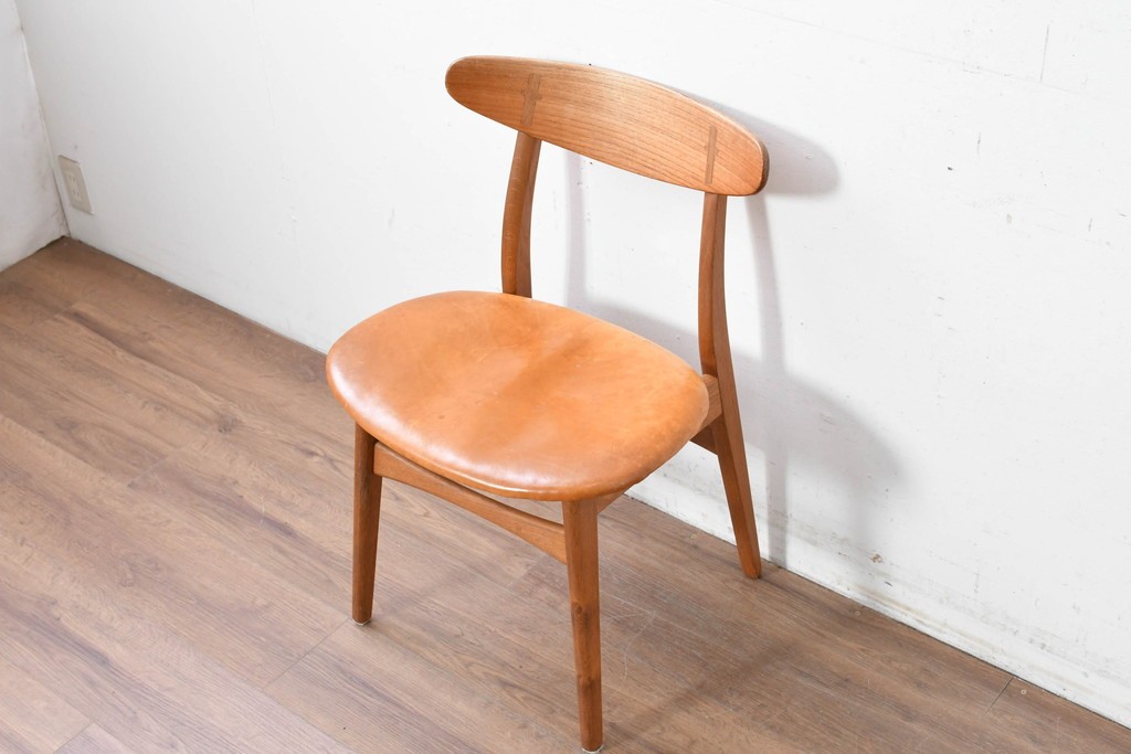 デンマークヴィンテージ　CARL HANSEN & SON(カール・ハンセン&サン)　Hans J. Wegner(ハンス・J・ウェグナー)デザイン　オーク材×チーク材×本革　CH30チェア　(R-087335)