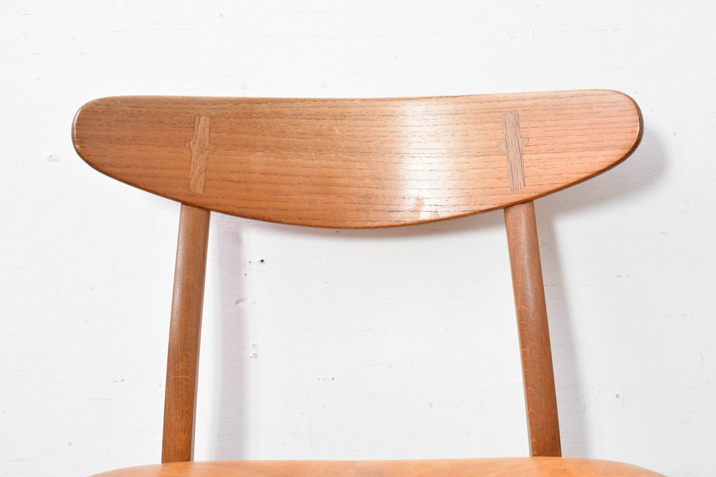 デンマークヴィンテージ　CARL HANSEN & SON(カール・ハンセン&サン)　Hans J. Wegner(ハンス・J・ウェグナー)デザイン　オーク材×チーク材×本革　CH30チェア　(R-087335)