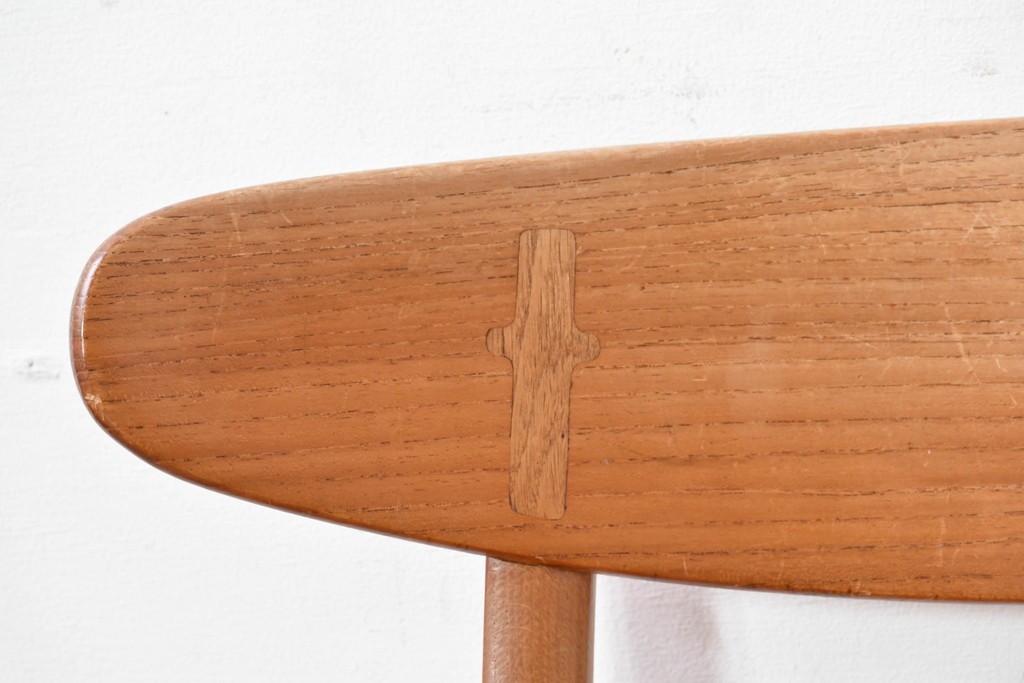 デンマークヴィンテージ　CARL HANSEN & SON(カール・ハンセン&サン)　Hans J. Wegner(ハンス・J・ウェグナー)デザイン　オーク材×チーク材×本革　CH30チェア　(R-087335)