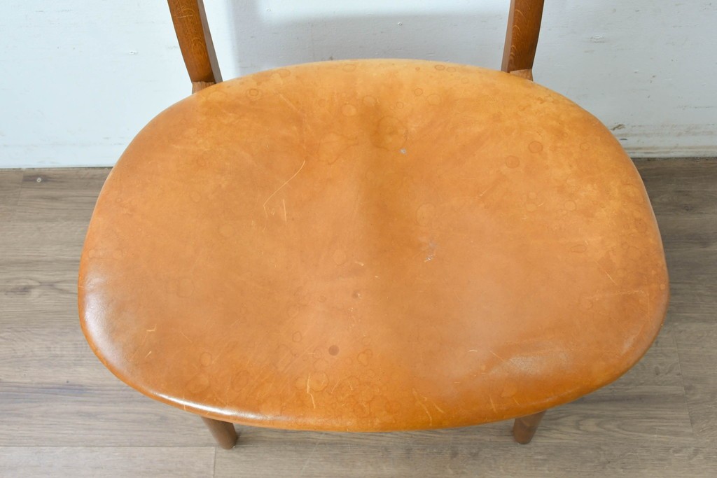 デンマークヴィンテージ　CARL HANSEN & SON(カール・ハンセン&サン)　Hans J. Wegner(ハンス・J・ウェグナー)デザイン　オーク材×チーク材×本革　CH30チェア　(R-087335)