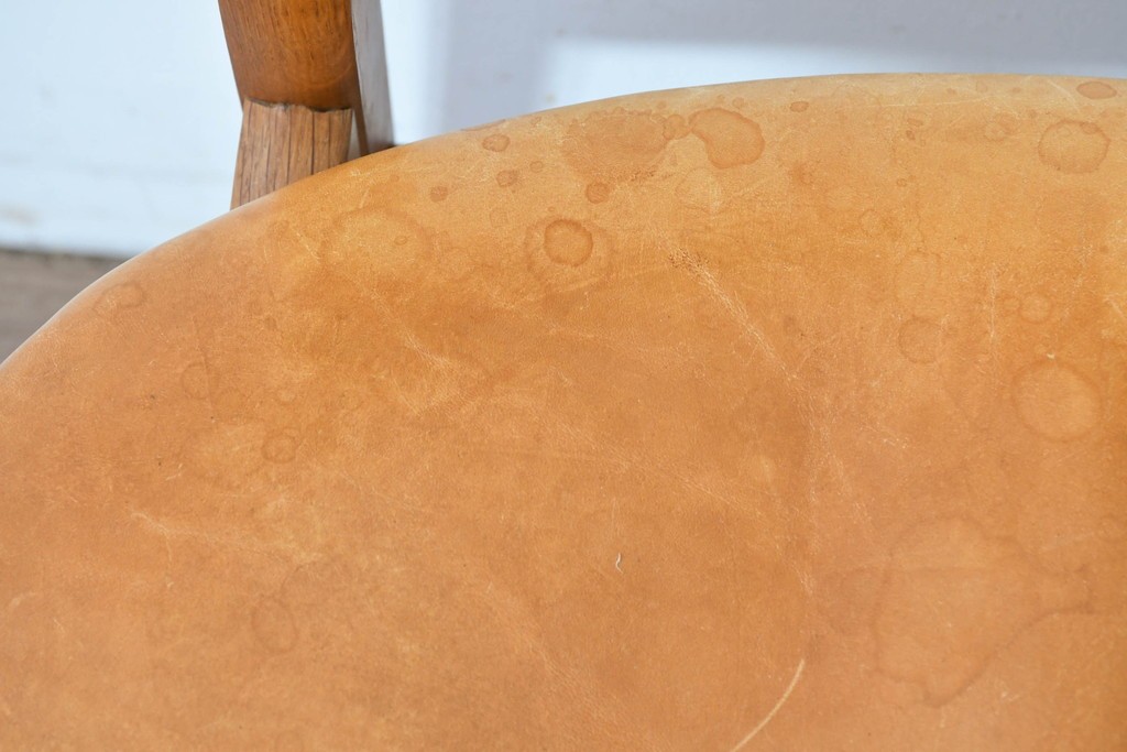 デンマークヴィンテージ　CARL HANSEN & SON(カール・ハンセン&サン)　Hans J. Wegner(ハンス・J・ウェグナー)デザイン　オーク材×チーク材×本革　CH30チェア　(R-087335)