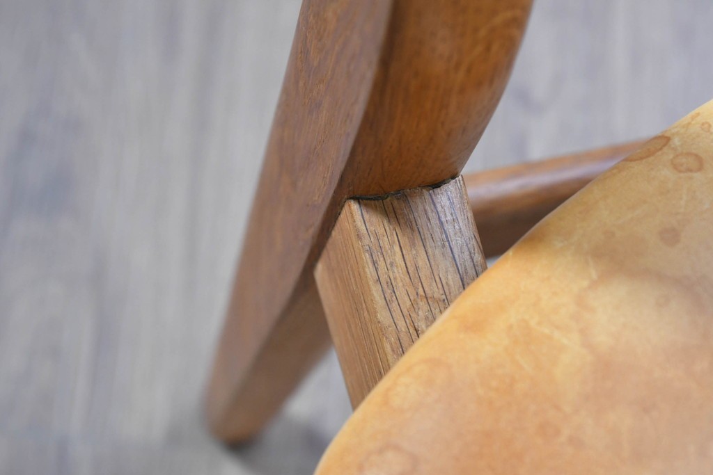 デンマークヴィンテージ　CARL HANSEN & SON(カール・ハンセン&サン)　Hans J. Wegner(ハンス・J・ウェグナー)デザイン　オーク材×チーク材×本革　CH30チェア　(R-087335)