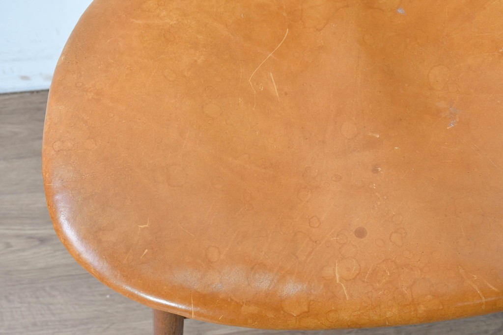 デンマークヴィンテージ　CARL HANSEN & SON(カール・ハンセン&サン)　Hans J. Wegner(ハンス・J・ウェグナー)デザイン　オーク材×チーク材×本革　CH30チェア　(R-087335)