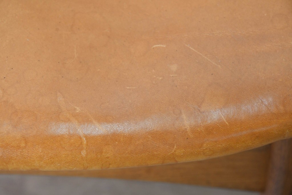 デンマークヴィンテージ　CARL HANSEN & SON(カール・ハンセン&サン)　Hans J. Wegner(ハンス・J・ウェグナー)デザイン　オーク材×チーク材×本革　CH30チェア　(R-087335)