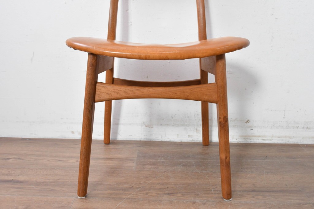 デンマークヴィンテージ　CARL HANSEN & SON(カール・ハンセン&サン)　Hans J. Wegner(ハンス・J・ウェグナー)デザイン　オーク材×チーク材×本革　CH30チェア　(R-087335)