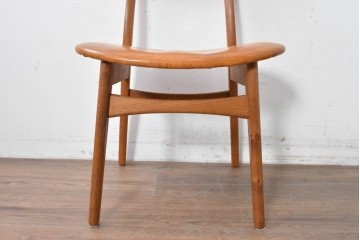 デンマークヴィンテージ　CARL HANSEN & SON(カール・ハンセン&サン)　Hans J. Wegner(ハンス・J・ウェグナー)デザイン　オーク材×チーク材×本革　CH30チェア　(R-087335)