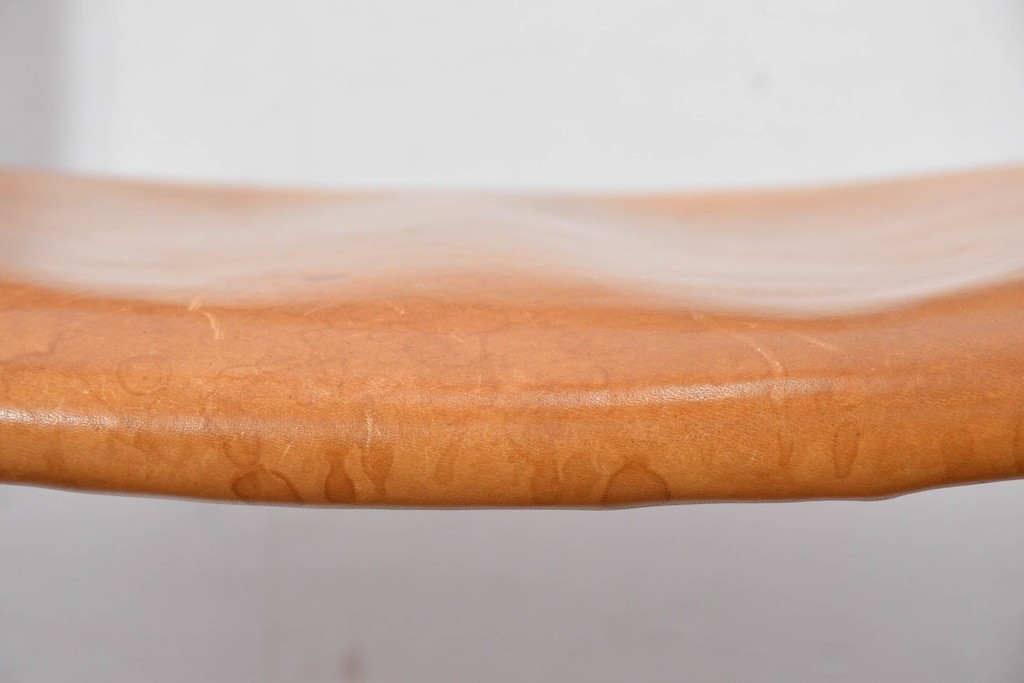 デンマークヴィンテージ　CARL HANSEN & SON(カール・ハンセン&サン)　Hans J. Wegner(ハンス・J・ウェグナー)デザイン　オーク材×チーク材×本革　CH30チェア　(R-087335)