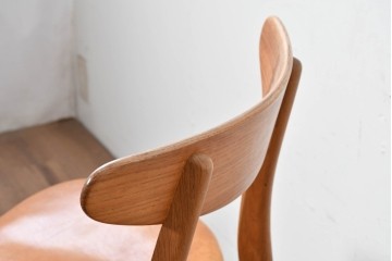 デンマークヴィンテージ　CARL HANSEN & SON(カール・ハンセン&サン)　Hans J. Wegner(ハンス・J・ウェグナー)デザイン　オーク材×チーク材×本革　CH30チェア　(R-087335)