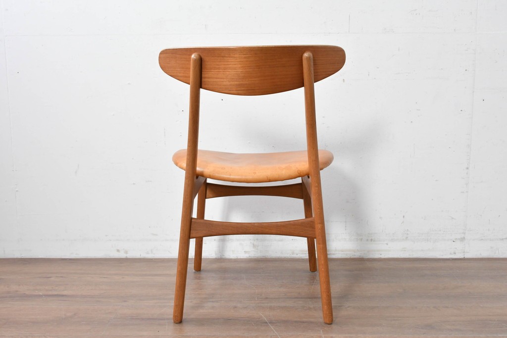 デンマークヴィンテージ　CARL HANSEN & SON(カール・ハンセン&サン)　Hans J. Wegner(ハンス・J・ウェグナー)デザイン　オーク材×チーク材×本革　CH30チェア　(R-087335)