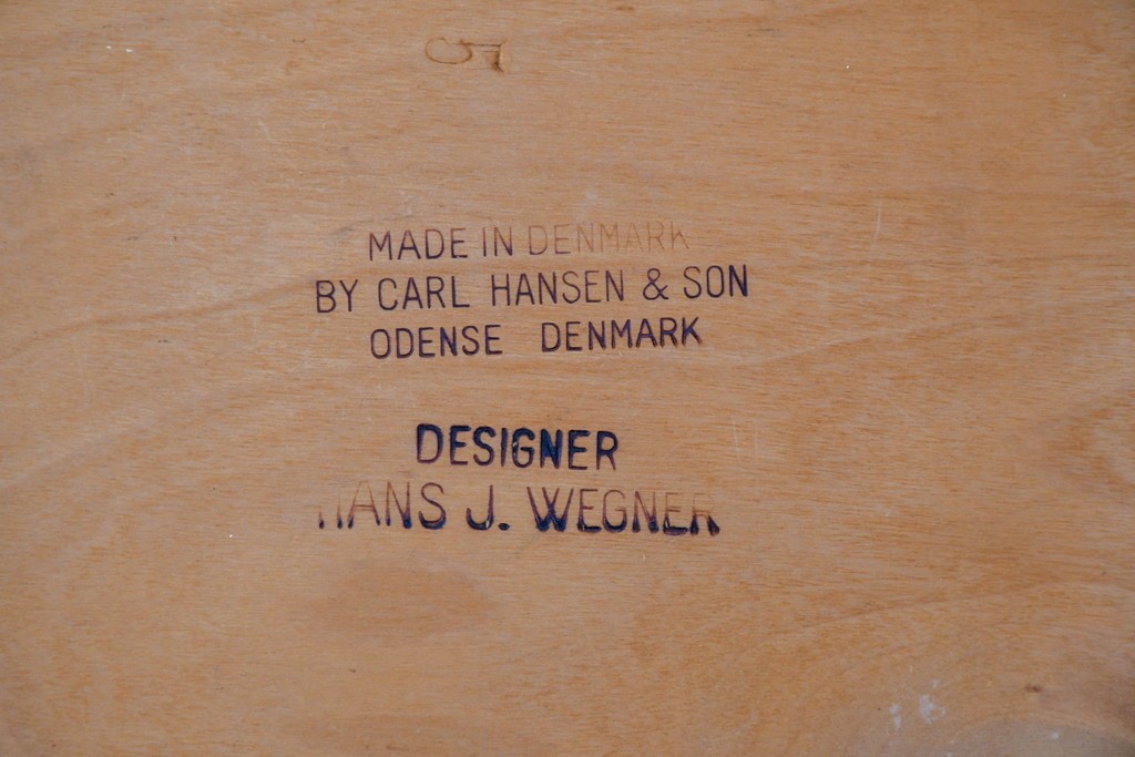 デンマークヴィンテージ　CARL HANSEN & SON(カール・ハンセン&サン)　Hans J. Wegner(ハンス・J・ウェグナー)デザイン　オーク材×チーク材×本革　CH30チェア　(R-087335)