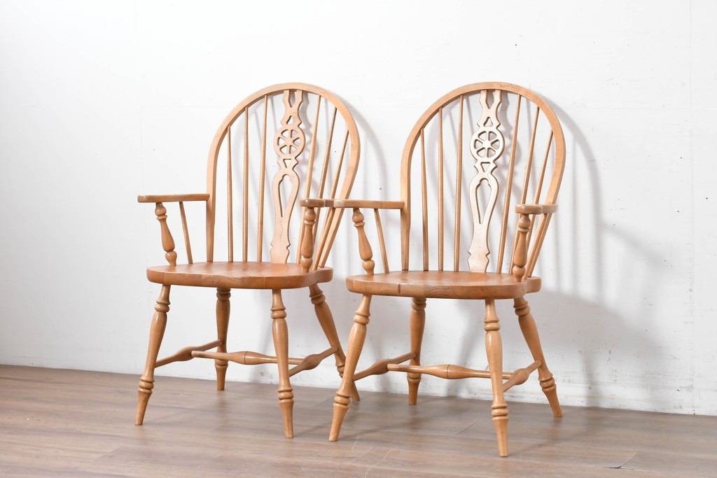 中古　アメリカ　ETHAN ALLEN(イーセンアーレン)　ホイールバックアーム付きウィンザーチェア2脚セット　(R-087337)