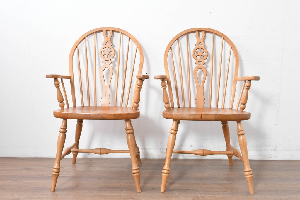 中古　アメリカ　ETHAN ALLEN(イーセンアーレン)　ホイールバックアーム付きウィンザーチェア2脚セット　(R-087337)