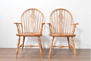 中古　アメリカ　ETHAN ALLEN(イーセンアーレン)　ホイールバックアーム付きウィンザーチェア2脚セット　(R-087337)