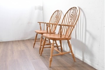 中古　アメリカ　ETHAN ALLEN(イーセンアーレン)　ホイールバックアーム付きウィンザーチェア2脚セット　(R-087337)