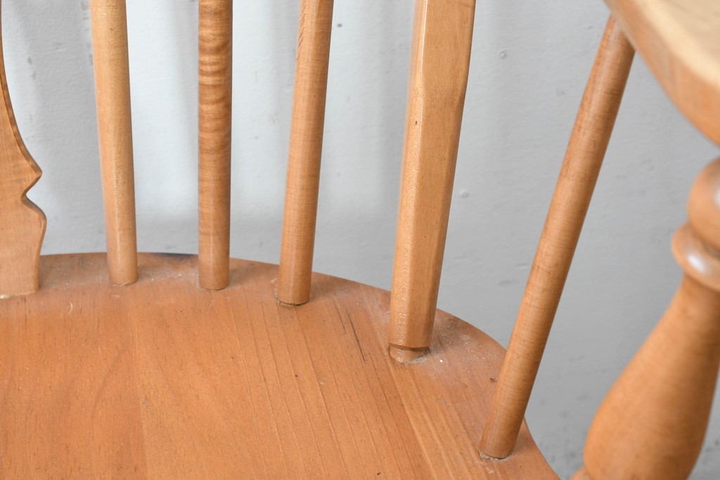 中古　アメリカ　ETHAN ALLEN(イーセンアーレン)　ホイールバックアーム付きウィンザーチェア2脚セット　(R-087337)