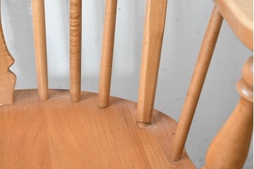 中古　アメリカ　ETHAN ALLEN(イーセンアーレン)　ホイールバックアーム付きウィンザーチェア2脚セット　(R-087337)