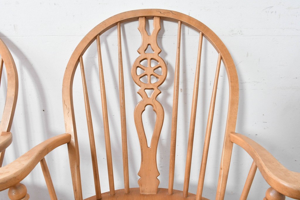 中古　アメリカ　ETHAN ALLEN(イーセンアーレン)　ホイールバックアーム付きウィンザーチェア2脚セット　(R-087337)