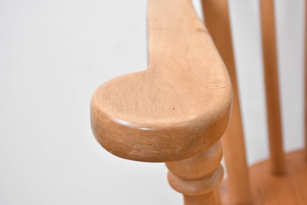 中古　アメリカ　ETHAN ALLEN(イーセンアーレン)　ホイールバックアーム付きウィンザーチェア2脚セット　(R-087337)