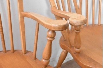 中古　アメリカ　ETHAN ALLEN(イーセンアーレン)　ホイールバックアーム付きウィンザーチェア2脚セット　(R-087337)