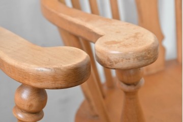 中古　アメリカ　ETHAN ALLEN(イーセンアーレン)　ホイールバックアーム付きウィンザーチェア2脚セット　(R-087337)