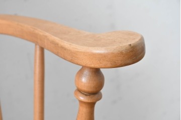 中古　アメリカ　ETHAN ALLEN(イーセンアーレン)　ホイールバックアーム付きウィンザーチェア2脚セット　(R-087337)