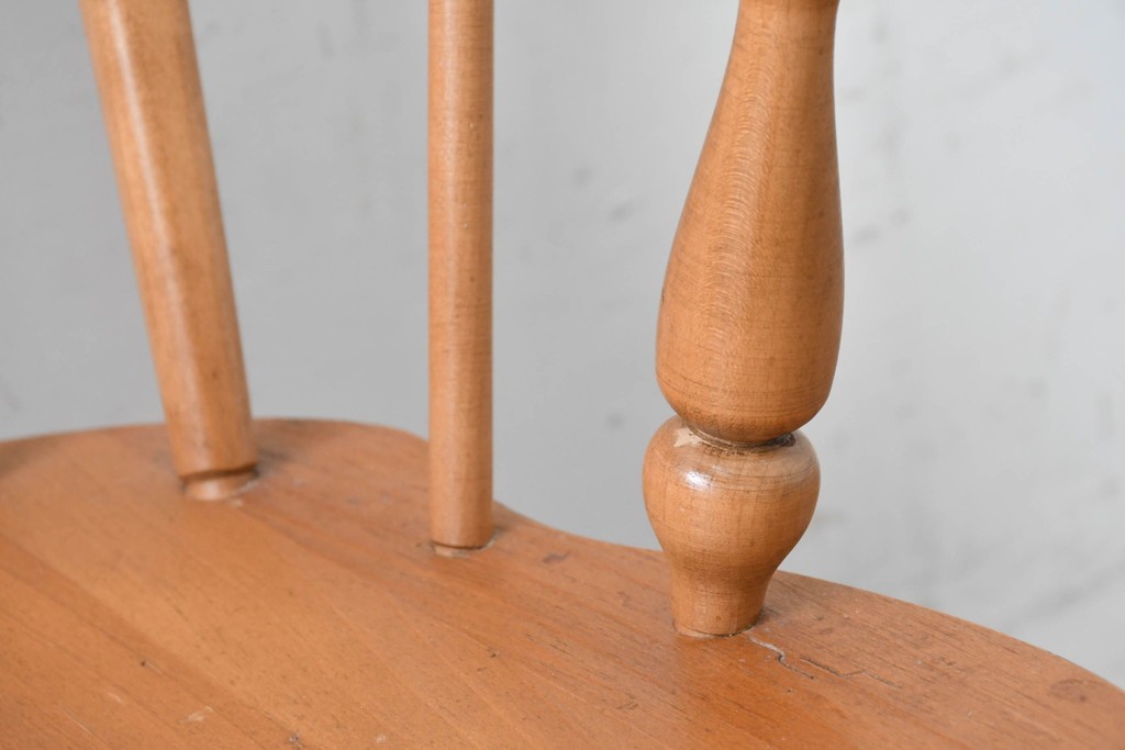 中古　アメリカ　ETHAN ALLEN(イーセンアーレン)　ホイールバックアーム付きウィンザーチェア2脚セット　(R-087337)