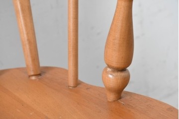 中古　アメリカ　ETHAN ALLEN(イーセンアーレン)　ホイールバックアーム付きウィンザーチェア2脚セット　(R-087337)